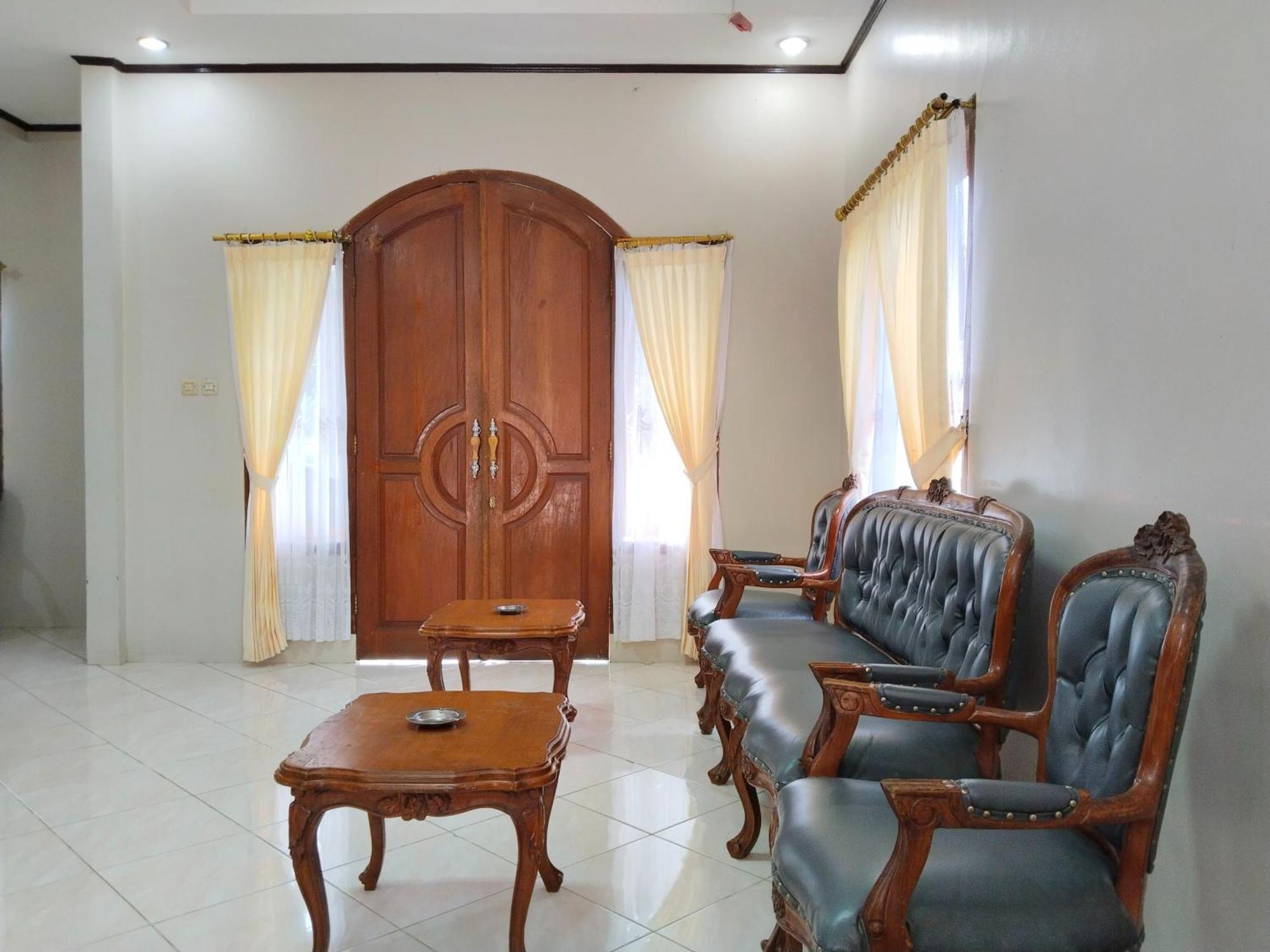 Villa Yustisia Curug 7 Cilember Cisarua Exterior photo