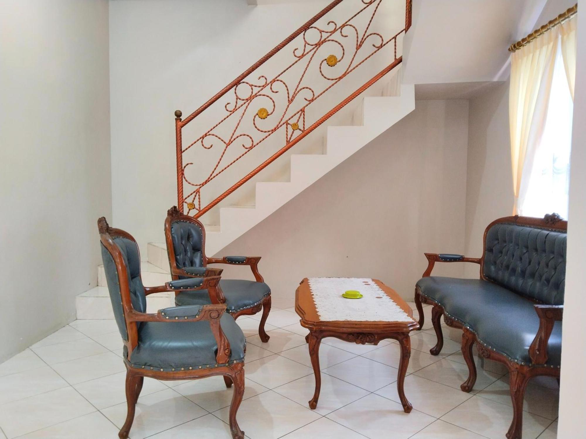 Villa Yustisia Curug 7 Cilember Cisarua Exterior photo