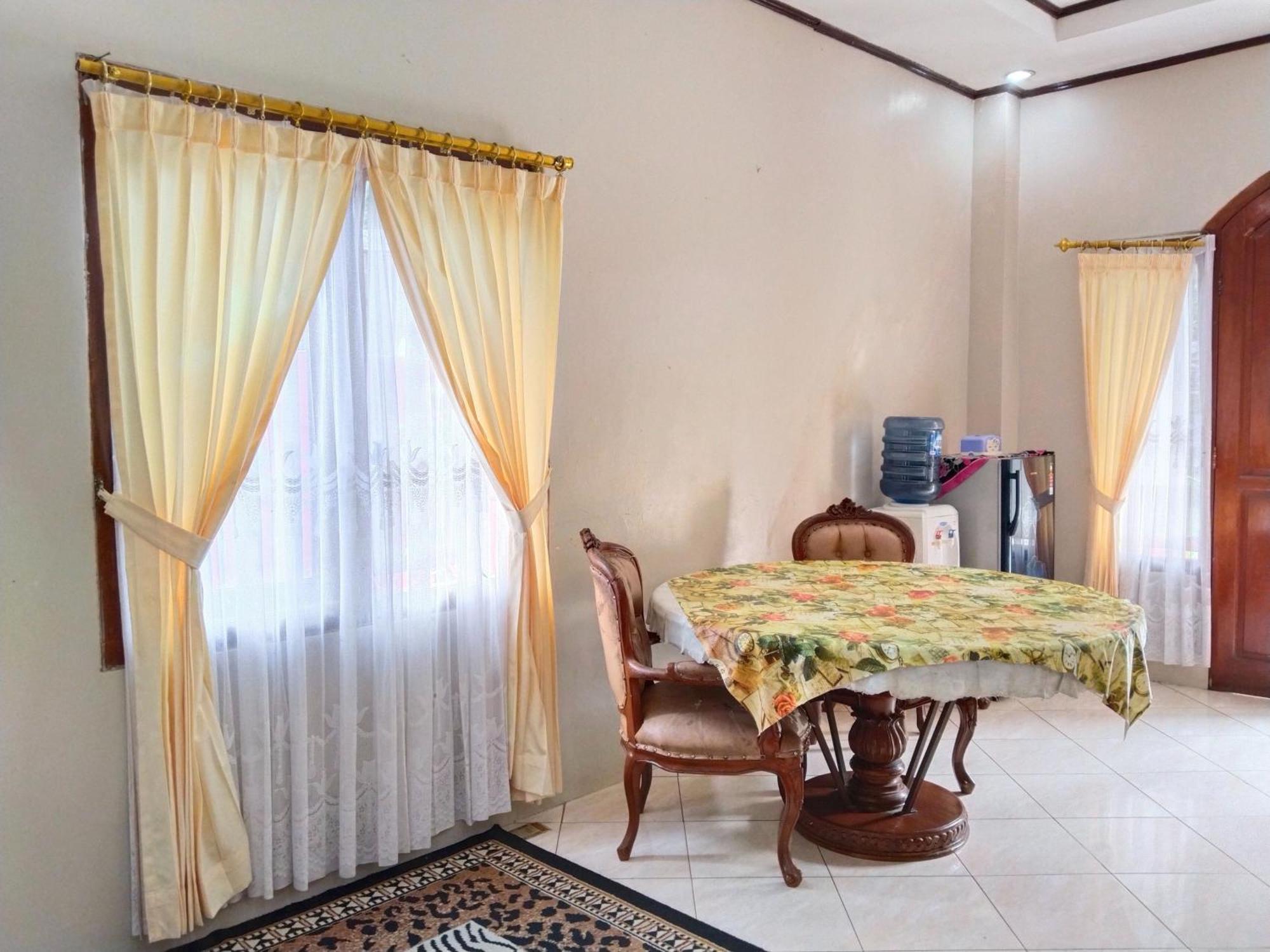 Villa Yustisia Curug 7 Cilember Cisarua Exterior photo