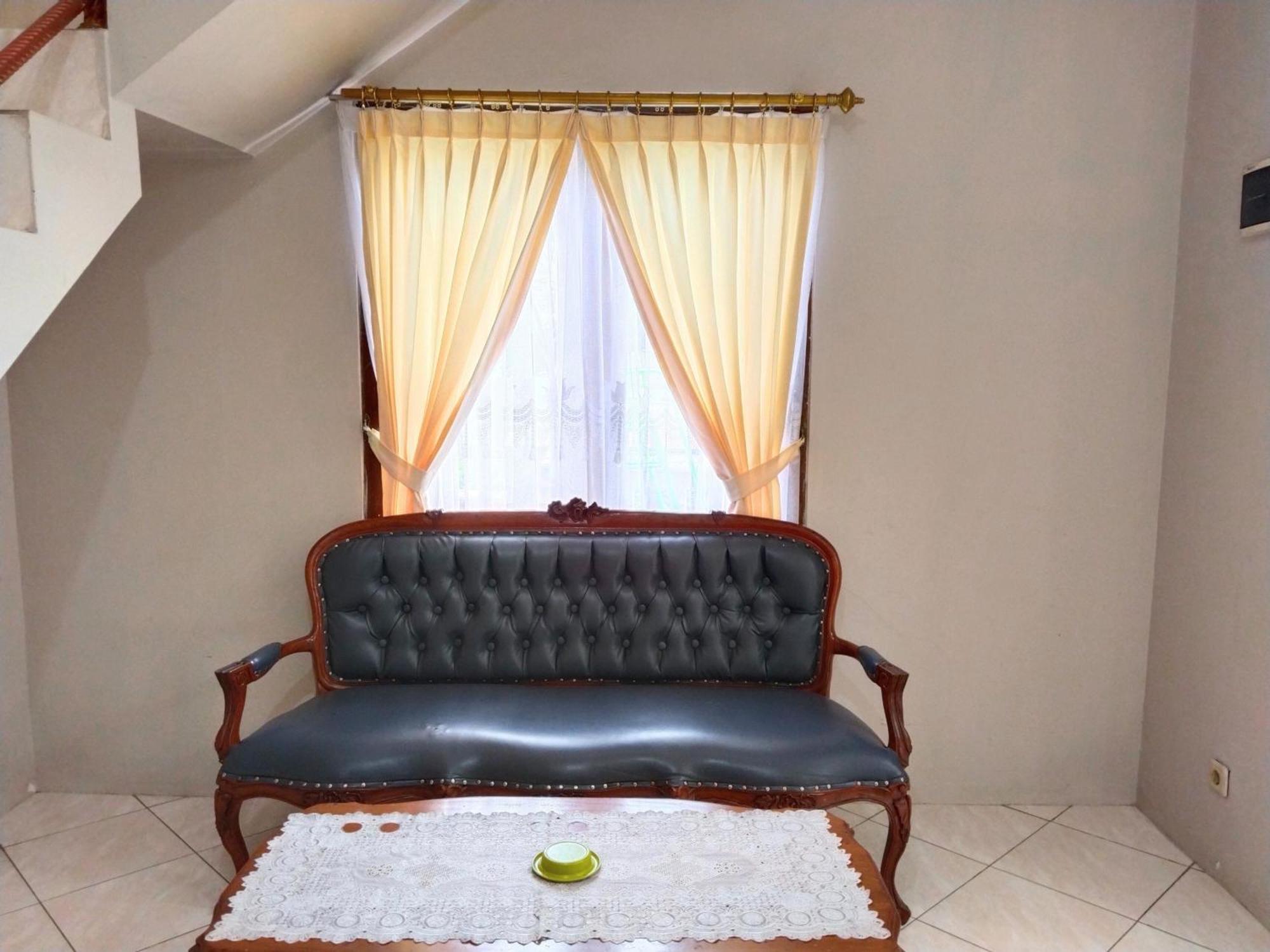 Villa Yustisia Curug 7 Cilember Cisarua Exterior photo