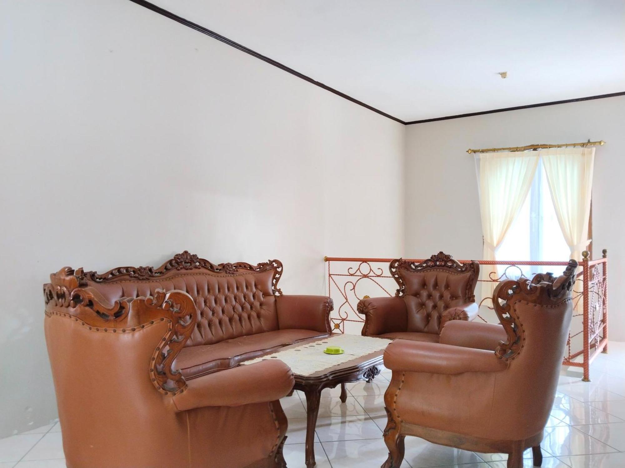 Villa Yustisia Curug 7 Cilember Cisarua Exterior photo