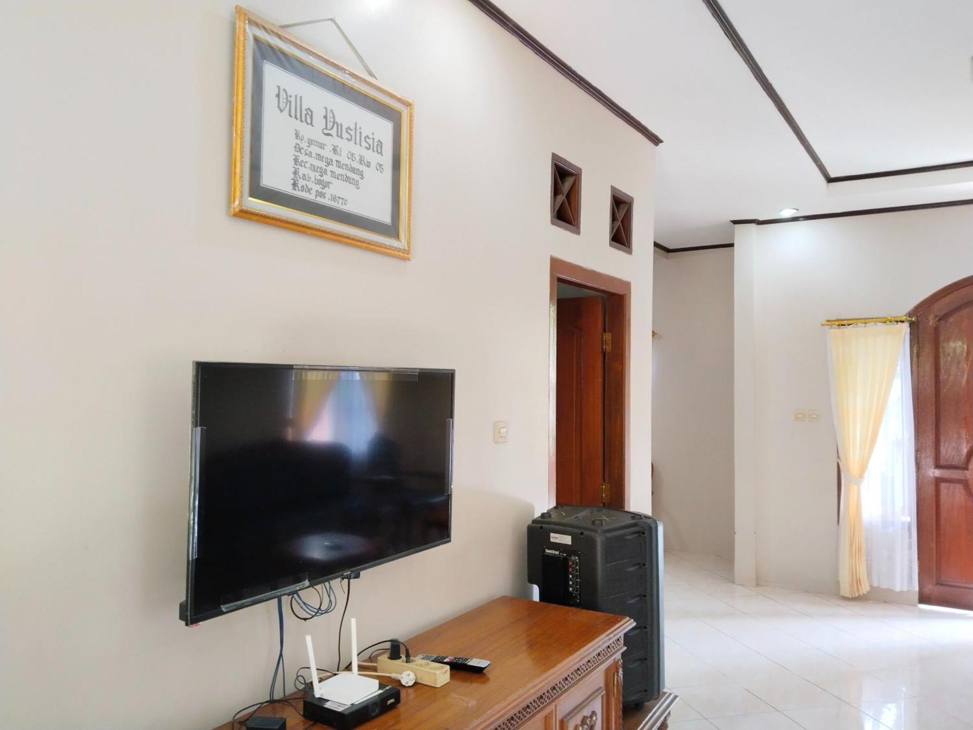Villa Yustisia Curug 7 Cilember Cisarua Exterior photo