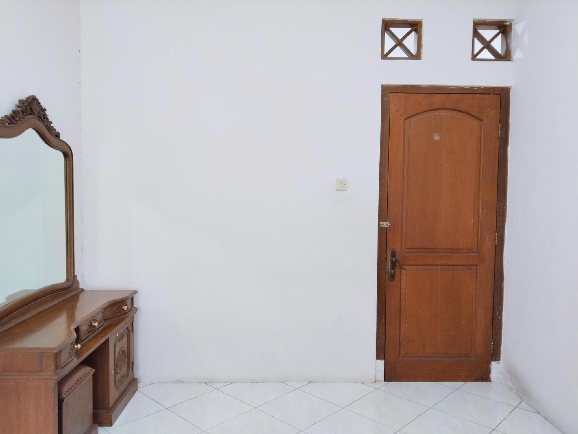 Villa Yustisia Curug 7 Cilember Cisarua Exterior photo