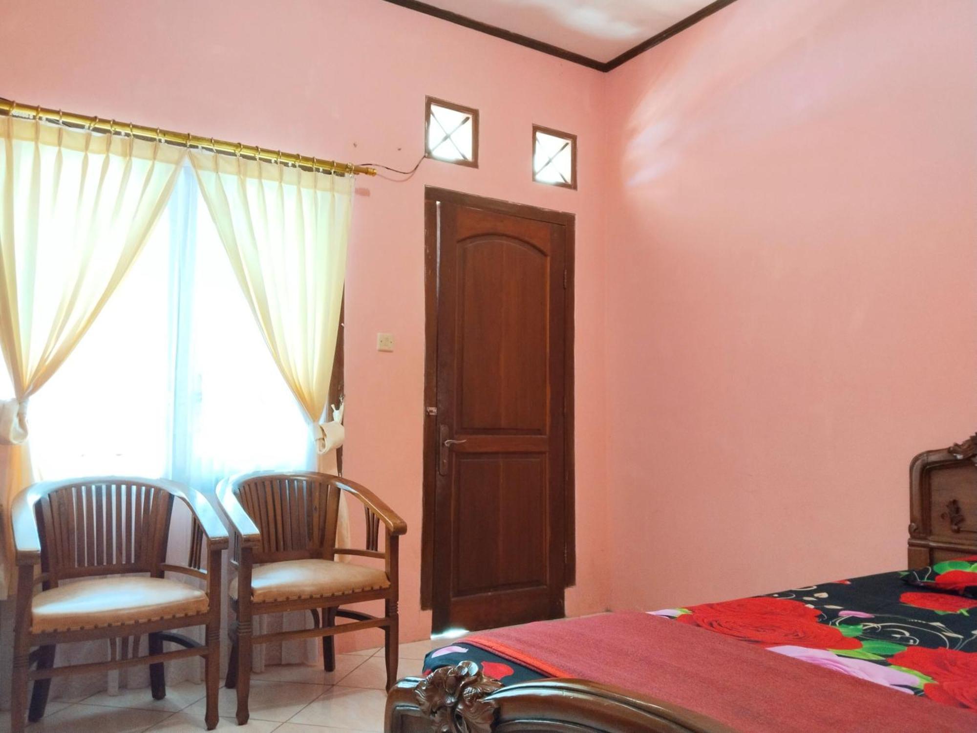 Villa Yustisia Curug 7 Cilember Cisarua Exterior photo