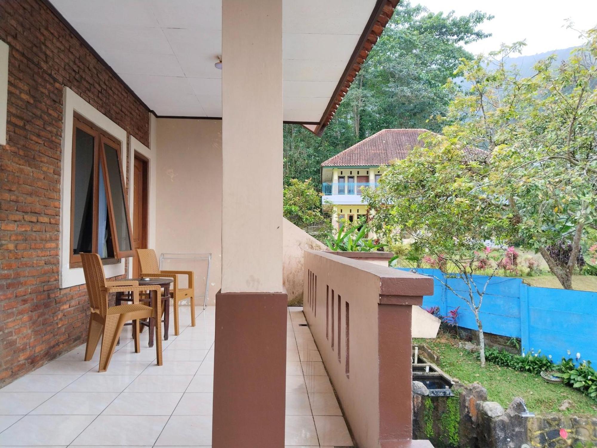 Villa Yustisia Curug 7 Cilember Cisarua Exterior photo