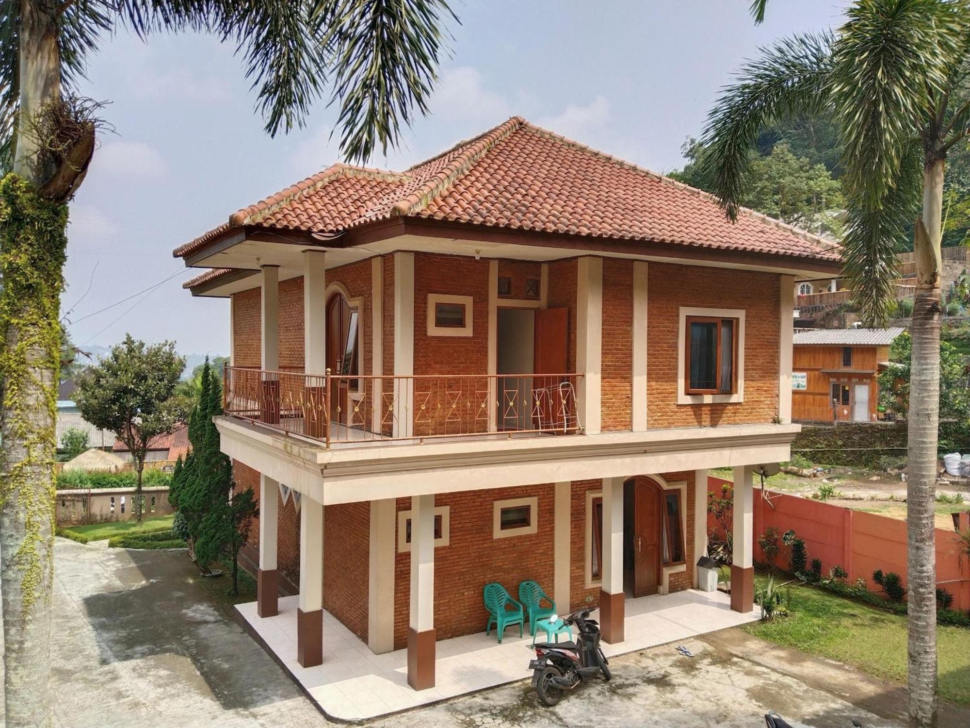 Villa Yustisia Curug 7 Cilember Cisarua Exterior photo