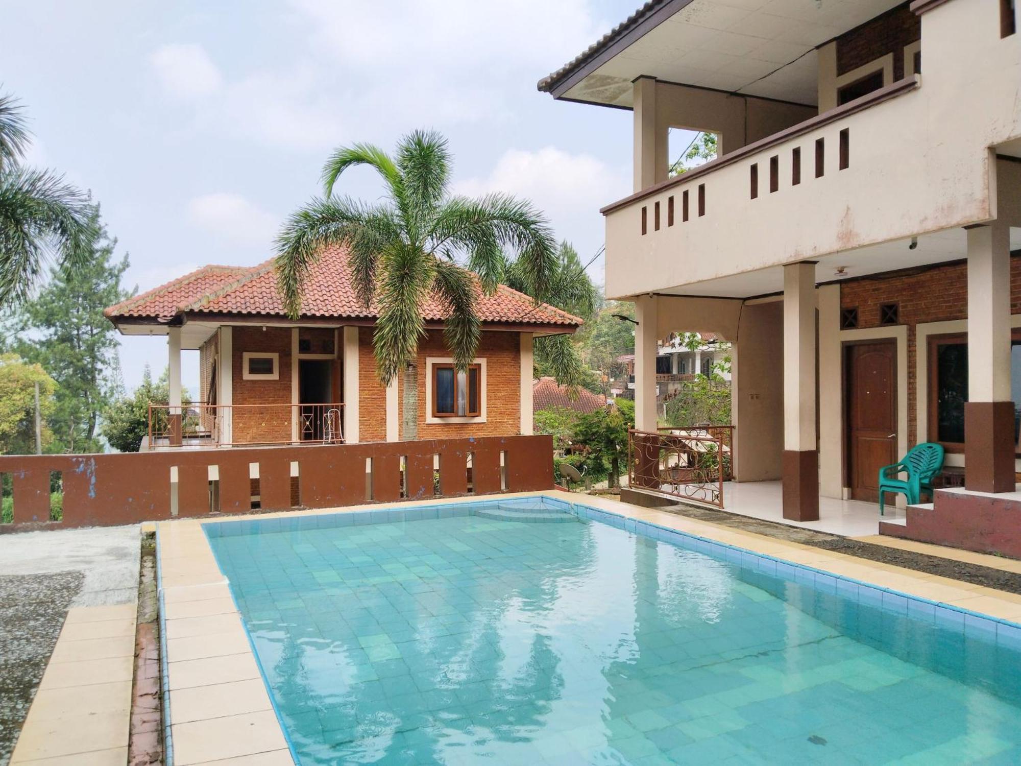Villa Yustisia Curug 7 Cilember Cisarua Exterior photo