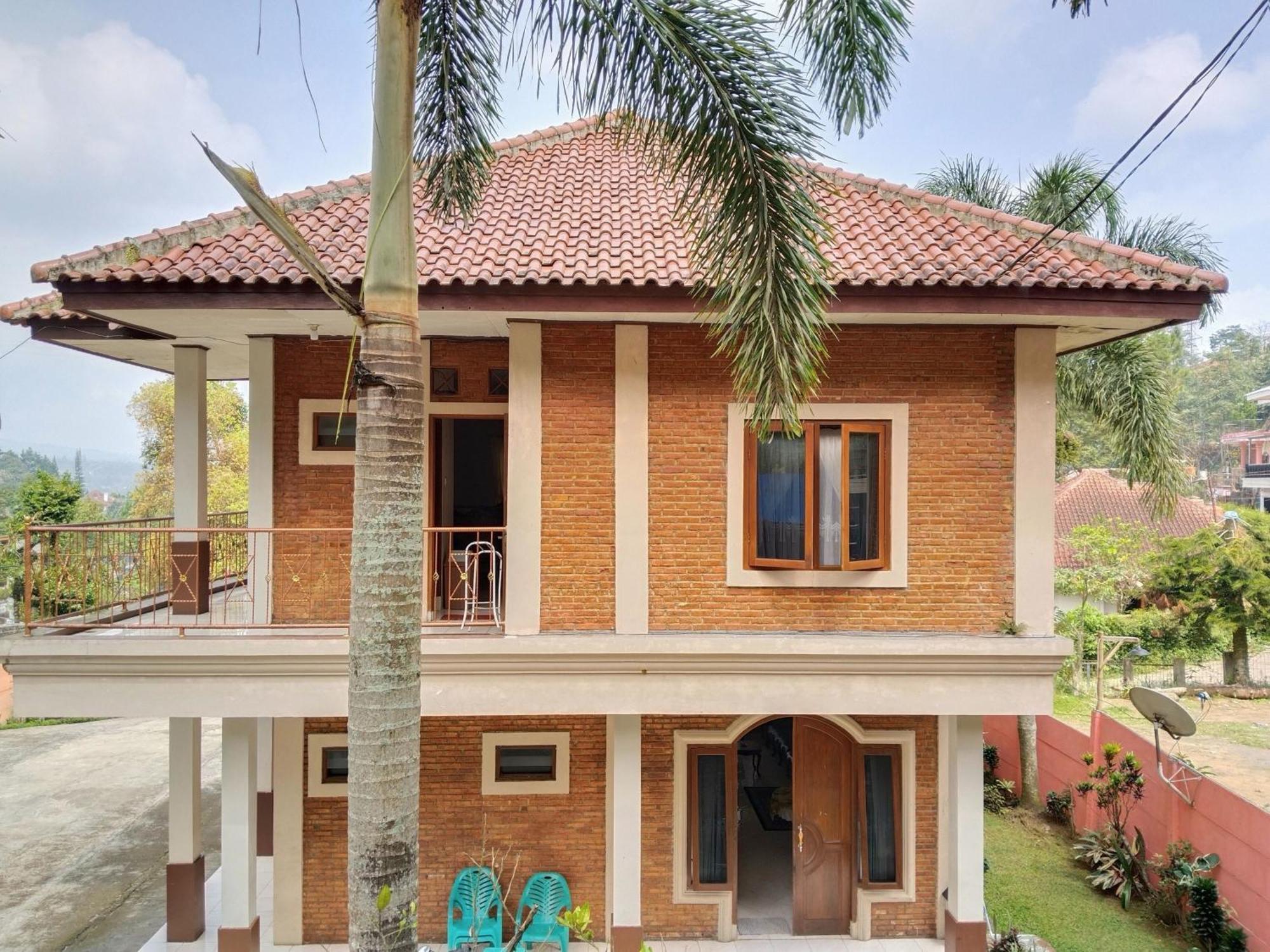 Villa Yustisia Curug 7 Cilember Cisarua Exterior photo