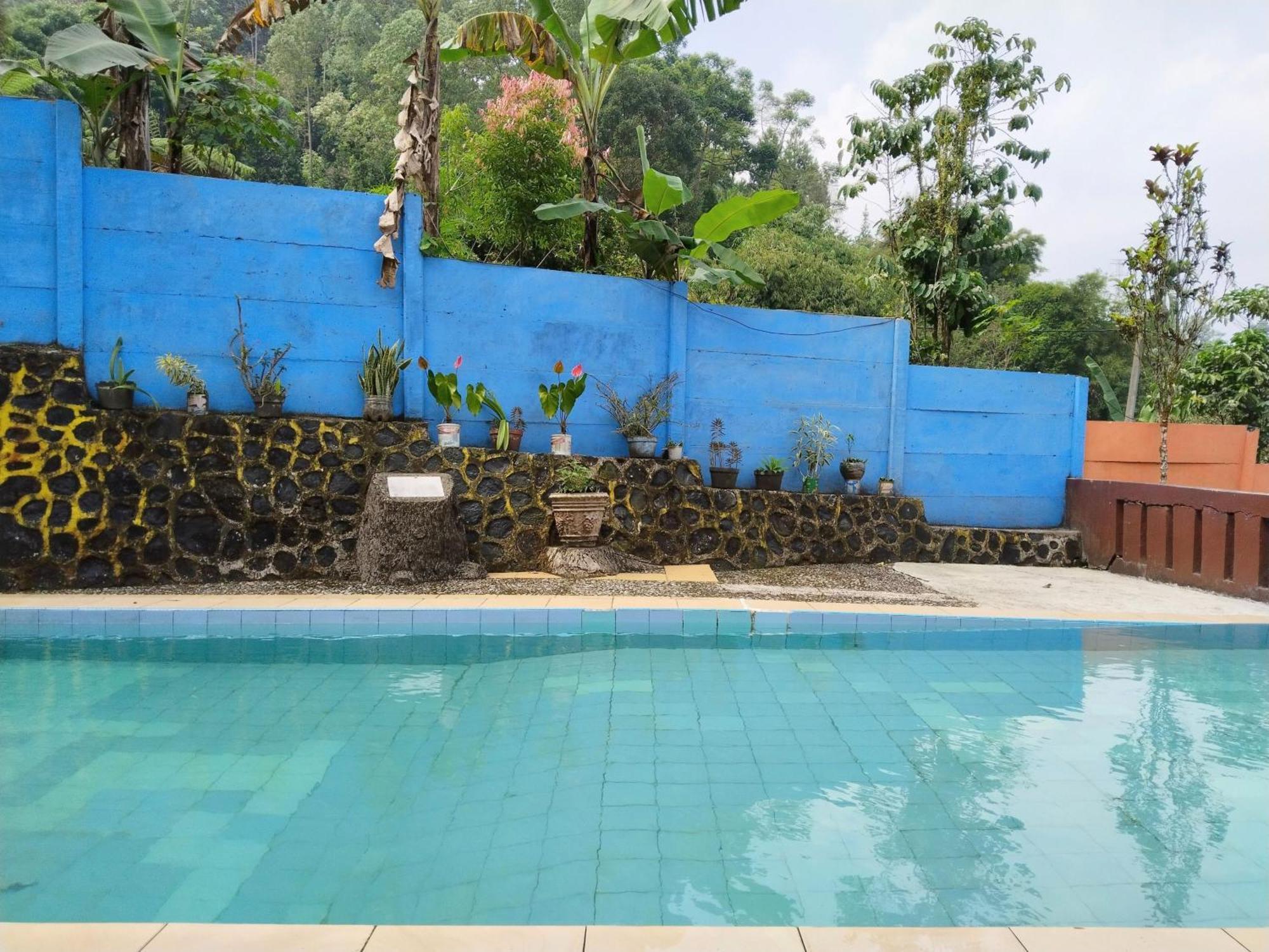 Villa Yustisia Curug 7 Cilember Cisarua Exterior photo