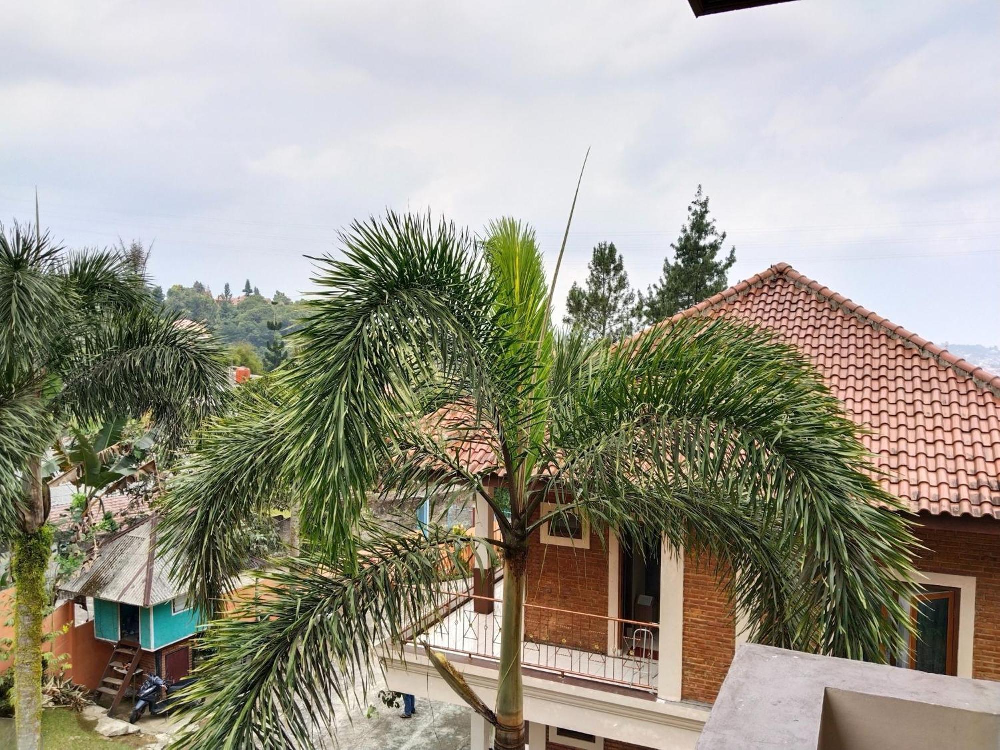 Villa Yustisia Curug 7 Cilember Cisarua Exterior photo