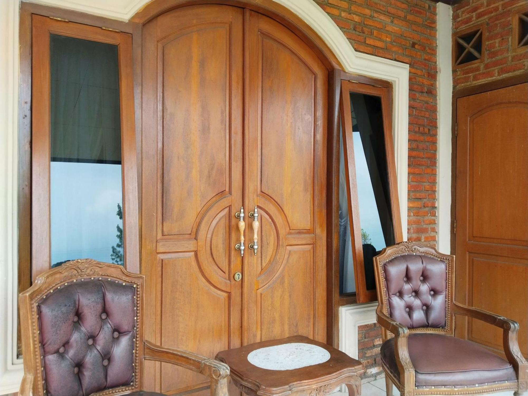 Villa Yustisia Curug 7 Cilember Cisarua Exterior photo