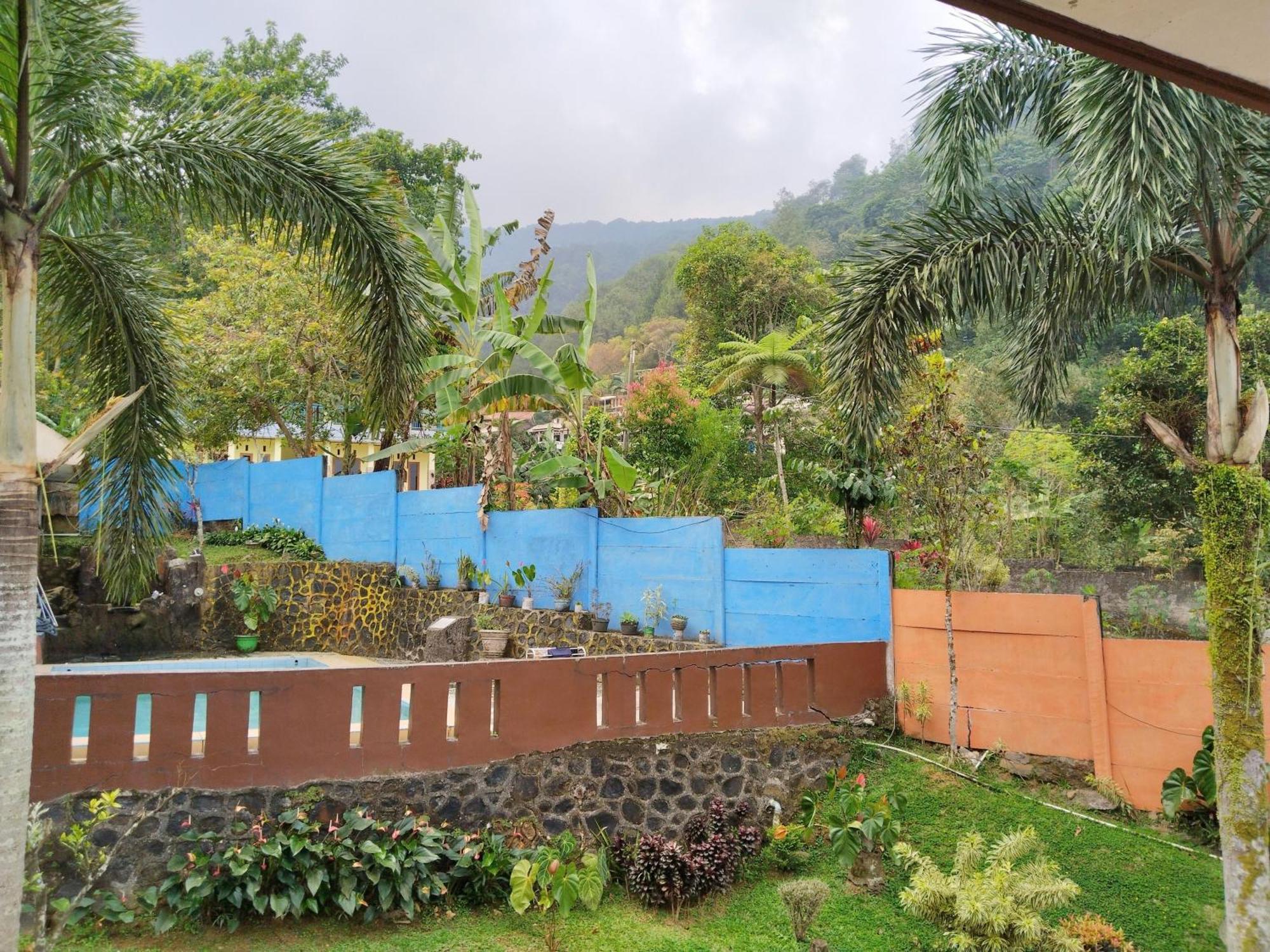 Villa Yustisia Curug 7 Cilember Cisarua Exterior photo